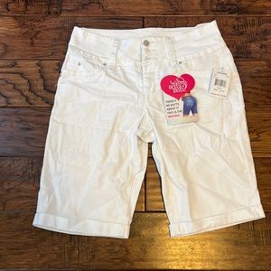 YMI Wanna Betta Butt Mid Rise Bermuda Jean Shorts s9/29